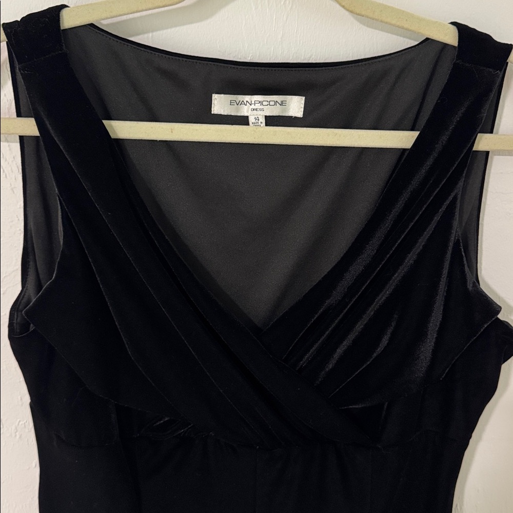Evan Picone Black Sleeveless V-Neck Midi Dress